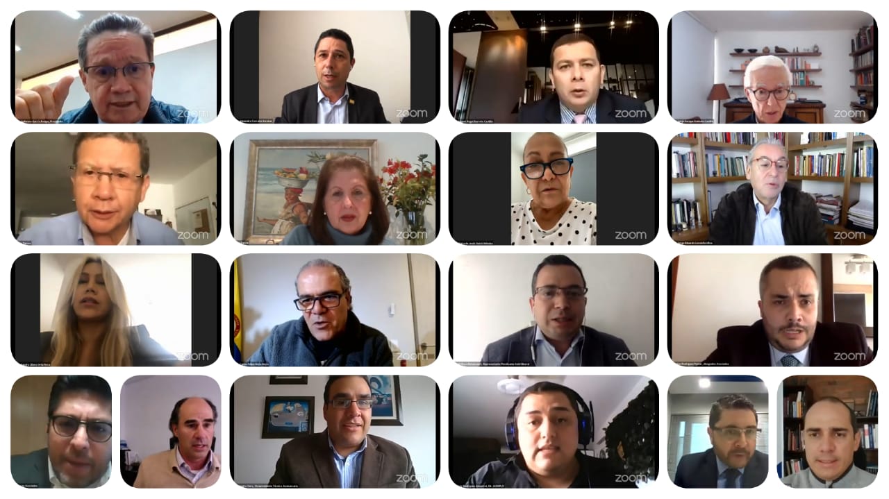 Collage debate minería